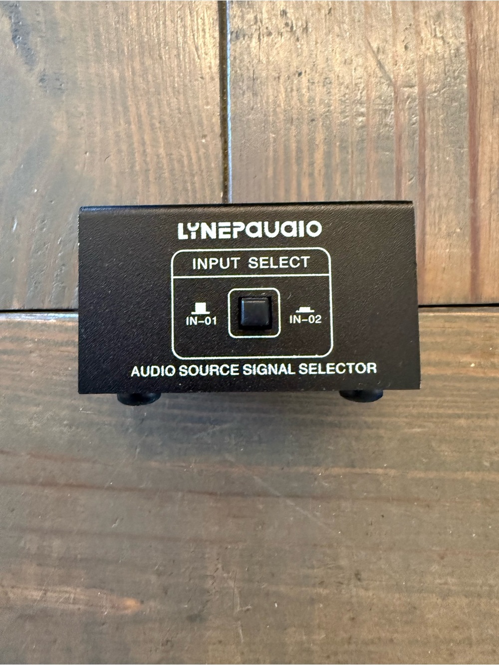 Lynepauaio B401 Audio Source Signal Selector Switcher 2 in/2 Out RCA Interface